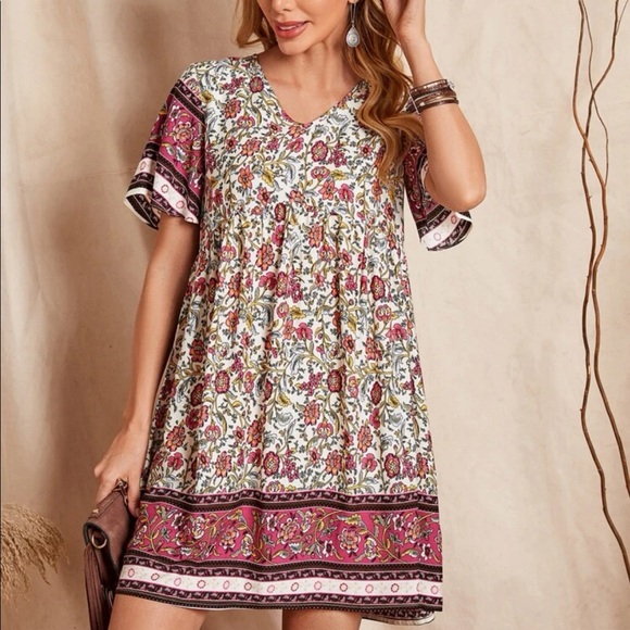 Dresses & Skirts - Boho floral print V neck smock dress